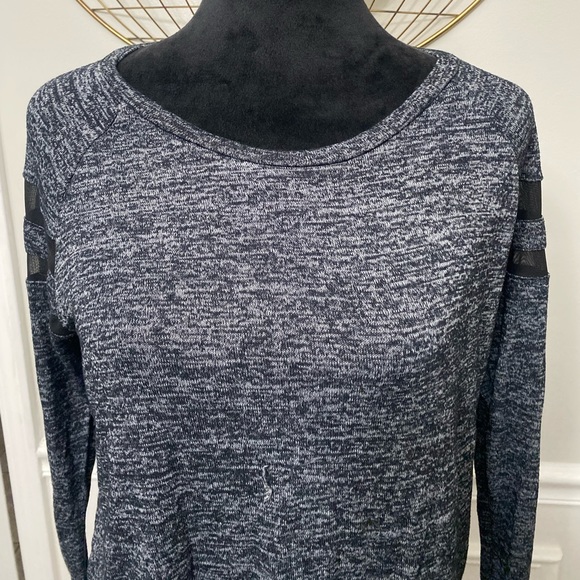 Wet Seal | Long Sleeved Tee - Picture 2 of 7